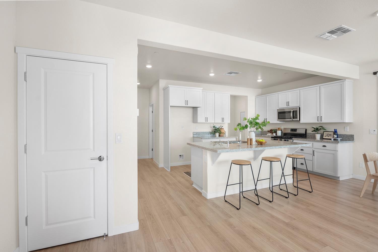 Detail Gallery Image 6 of 30 For 3230 Longspur Ln, West Sacramento,  CA 95691 - 3 Beds | 2/1 Baths
