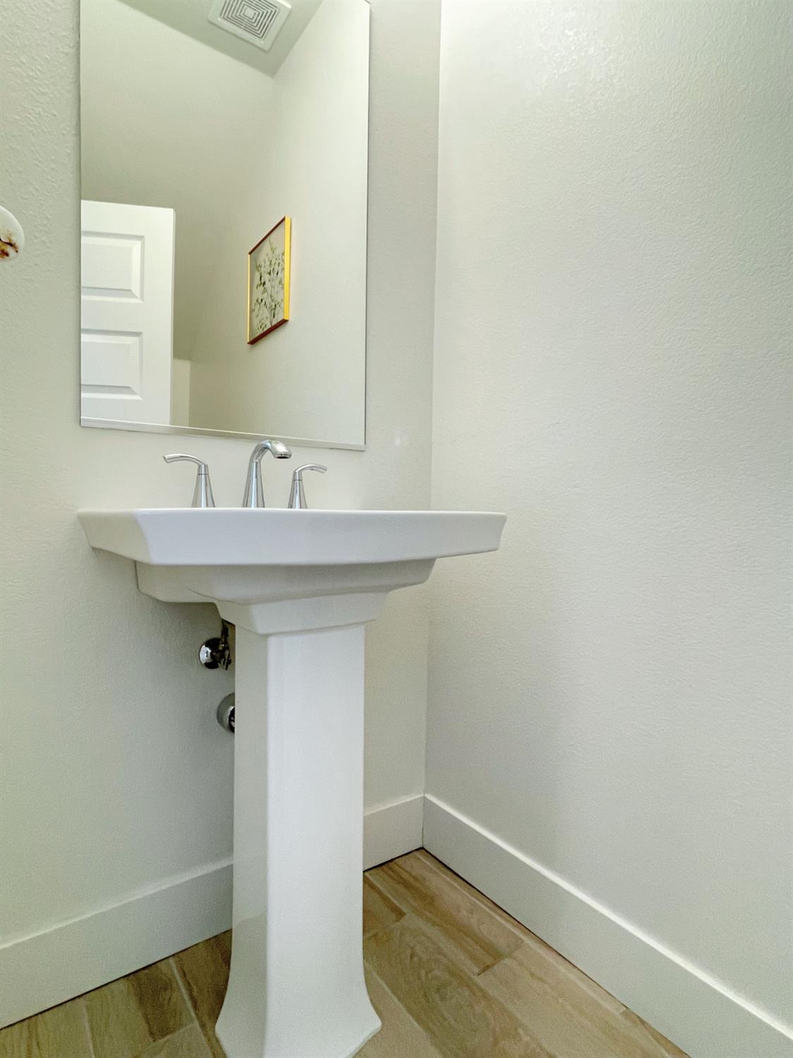 Detail Gallery Image 9 of 59 For 10622 Trill Way, Elk Grove,  CA 95757 - 3 Beds | 2/1 Baths