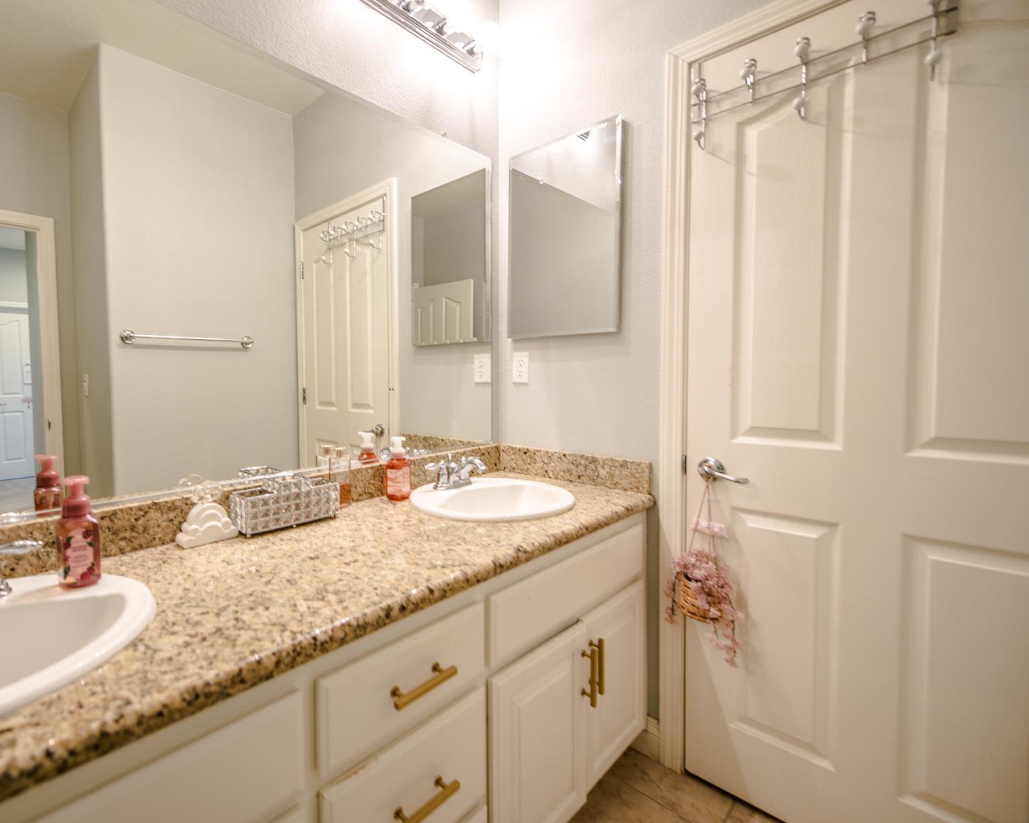 Detail Gallery Image 20 of 49 For 2373 Donner Pass Ave, Sacramento,  CA 95835 - 4 Beds | 2/1 Baths
