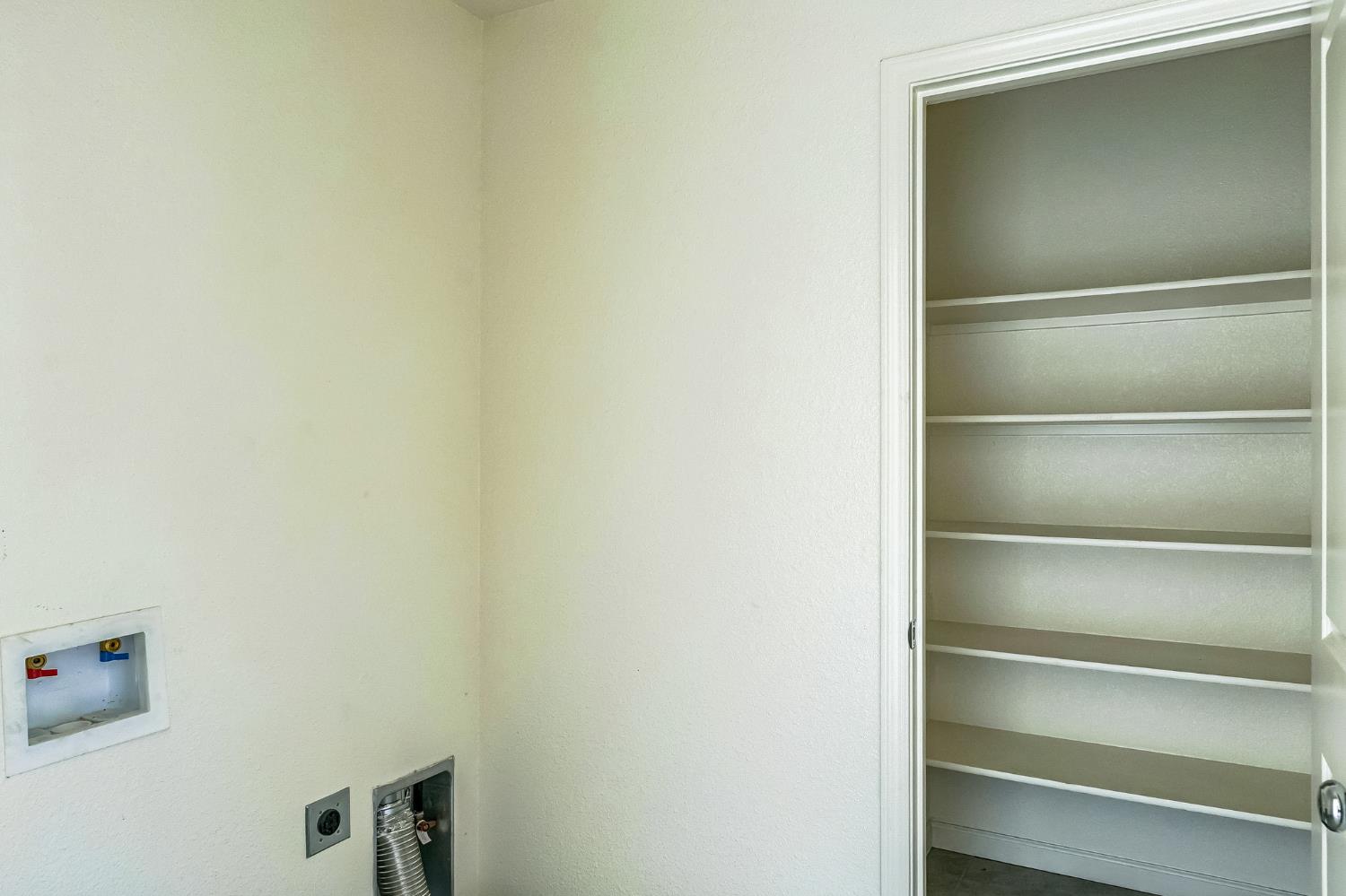Detail Gallery Image 11 of 30 For 441 Stei N, Waterford,  CA 95385 - 4 Beds | 2/1 Baths