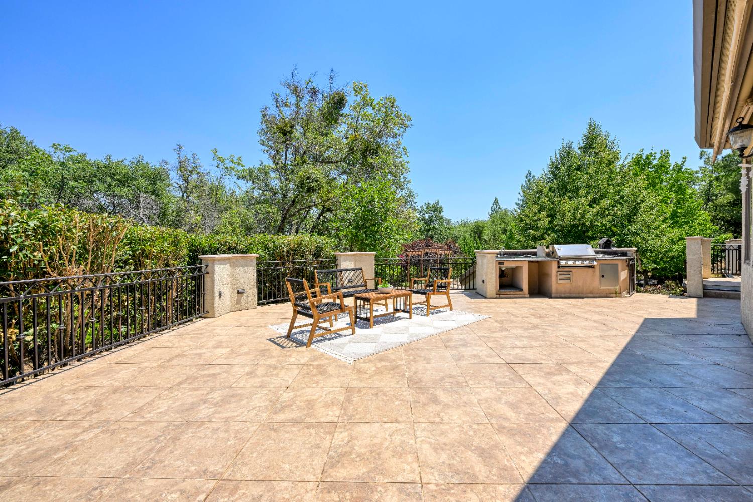 Detail Gallery Image 76 of 98 For 4324 Carlson Ct, Shingle Springs,  CA 95682 - 6 Beds | 6/3 Baths