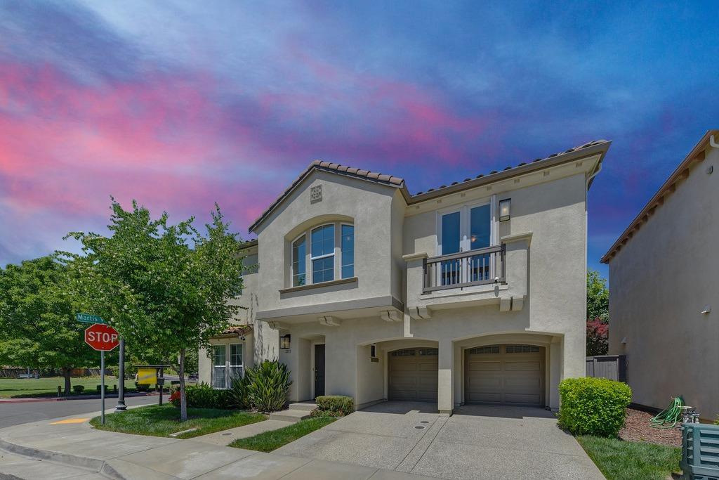 Detail Gallery Image 2 of 49 For 2373 Donner Pass Ave, Sacramento,  CA 95835 - 4 Beds | 2/1 Baths