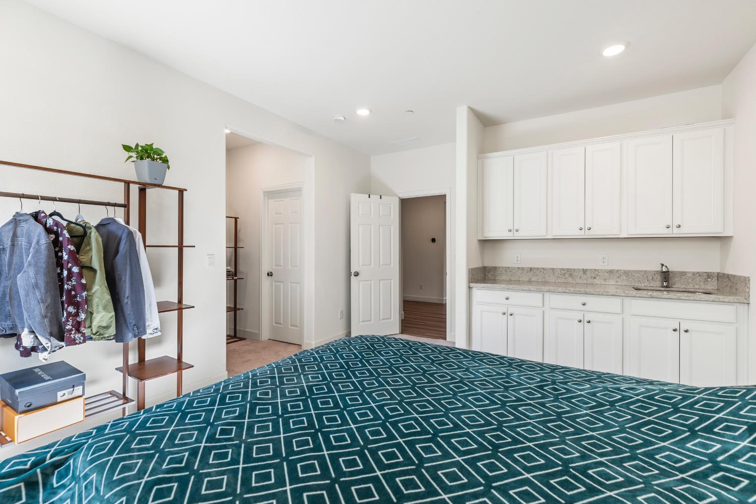 Detail Gallery Image 22 of 49 For 2825 Meadowbrook Ln, Turlock,  CA 95382 - 5 Beds | 3/1 Baths