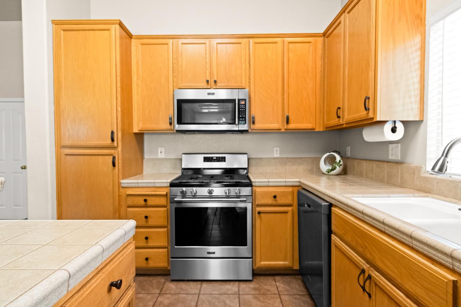 Detail Gallery Image 12 of 44 For 2092 Betsy Ross Ct, Atwater,  CA 95301 - 4 Beds | 2 Baths