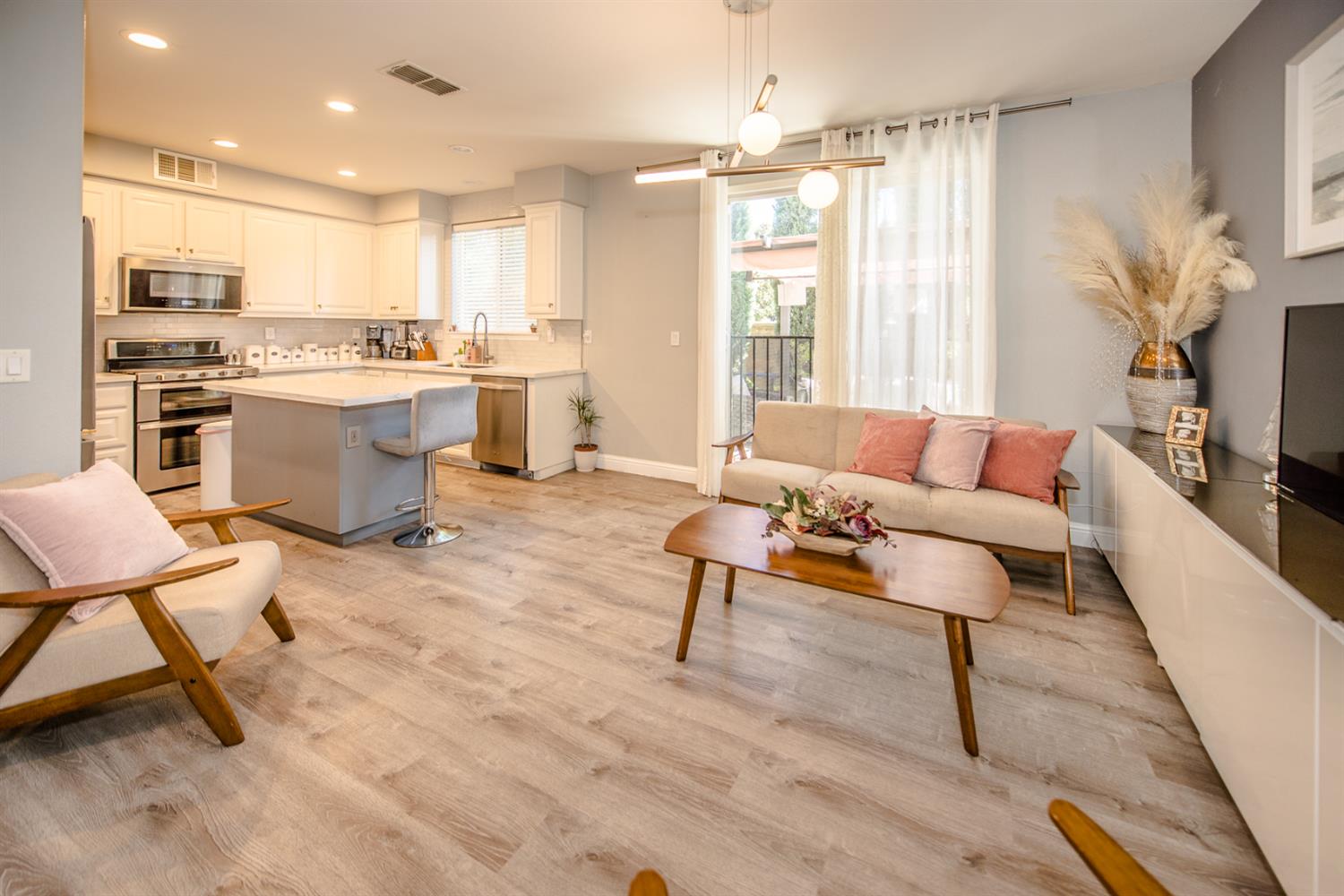 Detail Gallery Image 7 of 49 For 2373 Donner Pass Ave, Sacramento,  CA 95835 - 4 Beds | 2/1 Baths