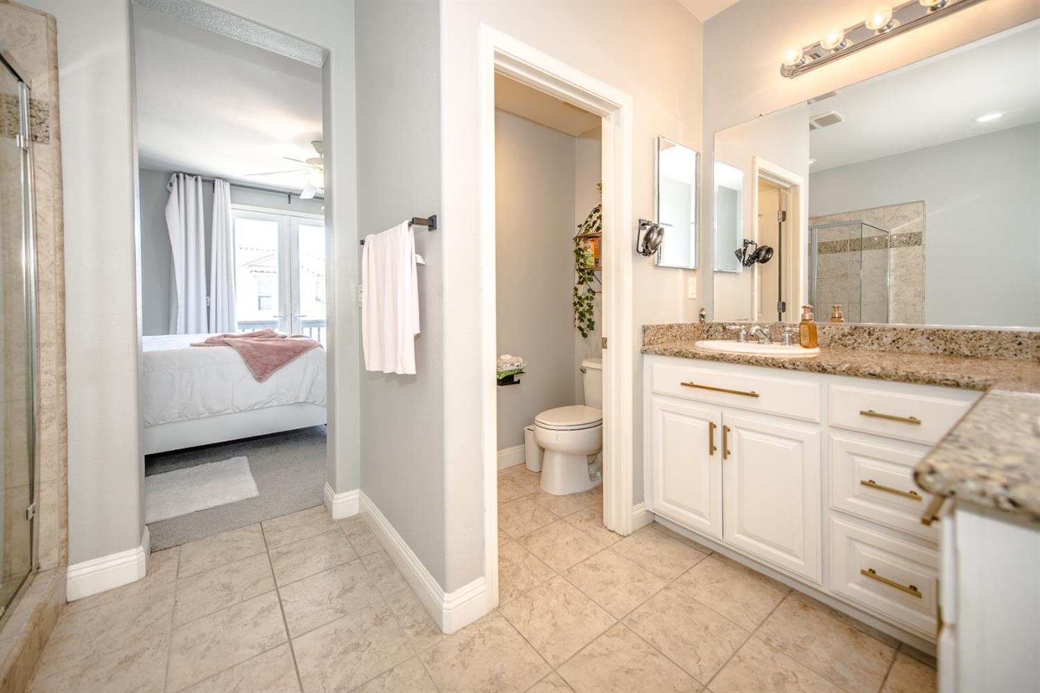 Detail Gallery Image 31 of 49 For 2373 Donner Pass Ave, Sacramento,  CA 95835 - 4 Beds | 2/1 Baths