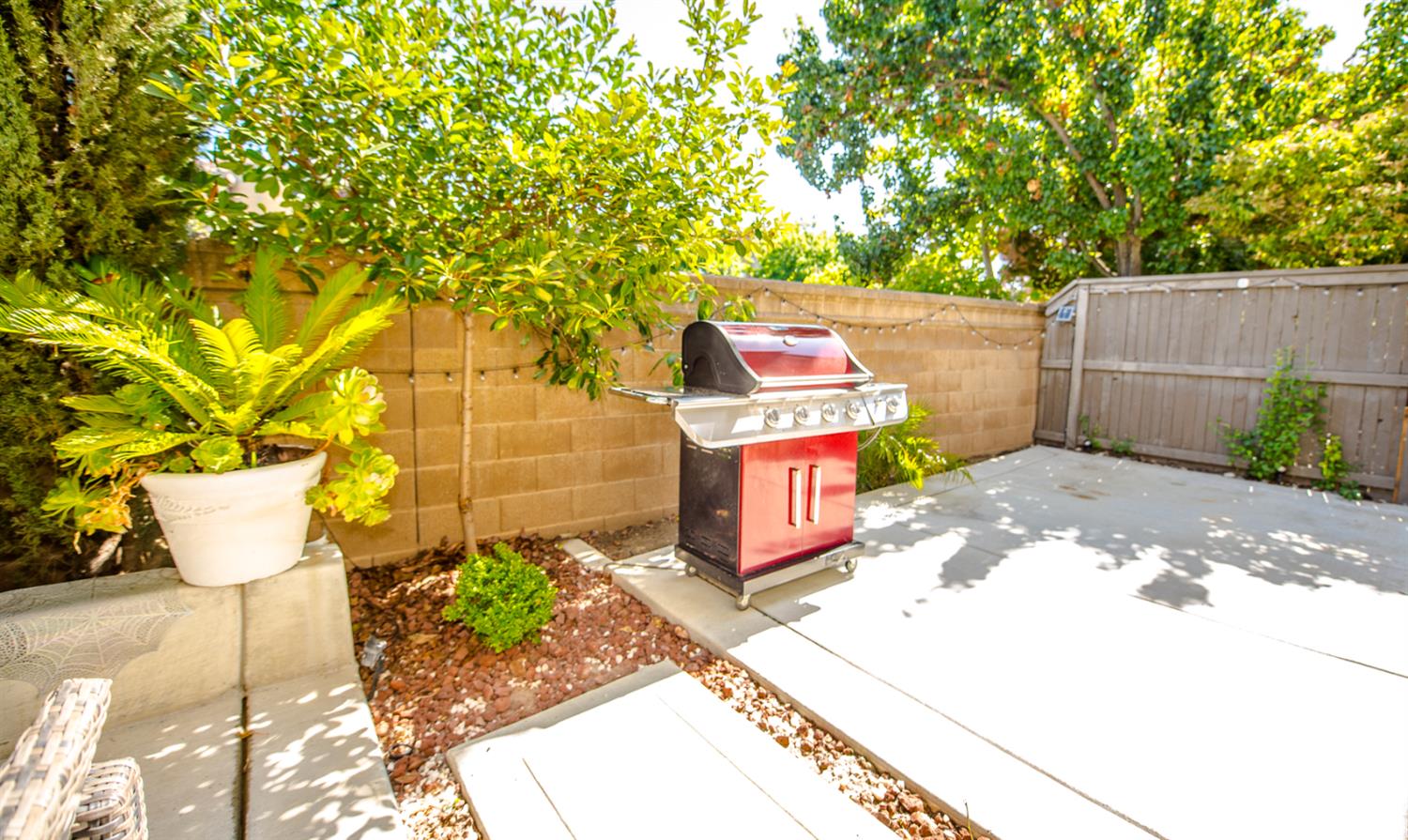Detail Gallery Image 45 of 49 For 2373 Donner Pass Ave, Sacramento,  CA 95835 - 4 Beds | 2/1 Baths