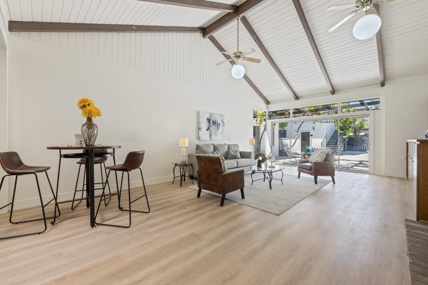 Detail Gallery Image 12 of 47 For 143 N Lincoln Ave, Manteca,  CA 95336 - 4 Beds | 4/3 Baths