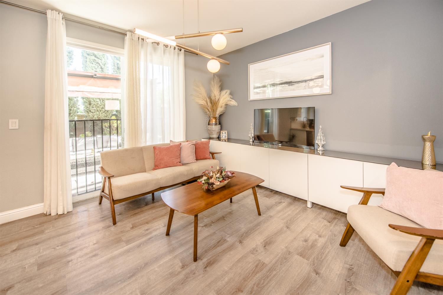 Detail Gallery Image 6 of 49 For 2373 Donner Pass Ave, Sacramento,  CA 95835 - 4 Beds | 2/1 Baths