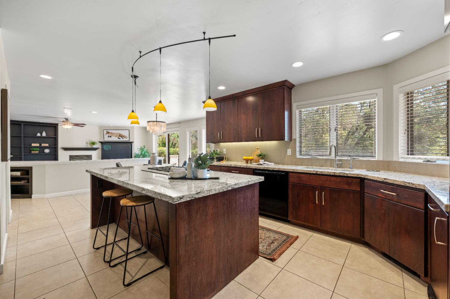 Detail Gallery Image 22 of 98 For 4324 Carlson Ct, Shingle Springs,  CA 95682 - 6 Beds | 6/3 Baths