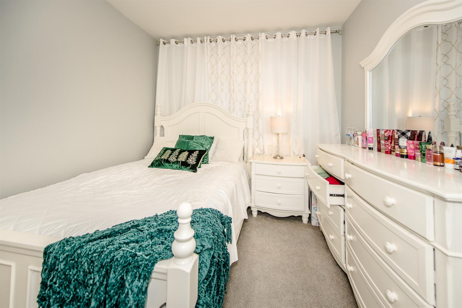 Detail Gallery Image 24 of 49 For 2373 Donner Pass Ave, Sacramento,  CA 95835 - 4 Beds | 2/1 Baths