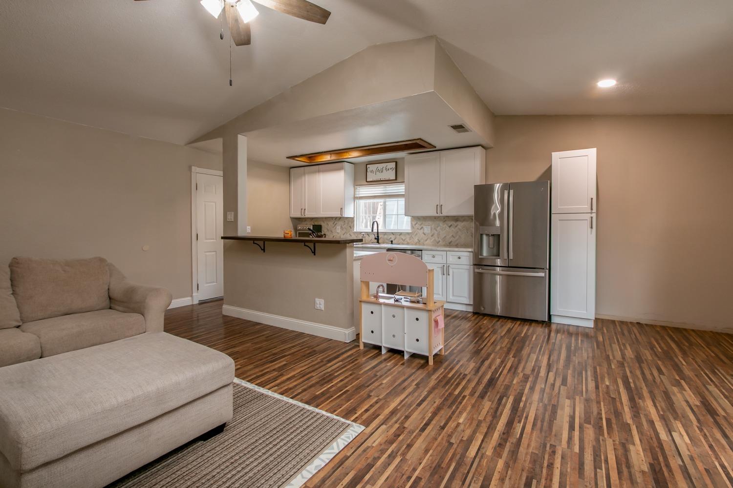 Detail Gallery Image 2 of 28 For 9192 Pershing Ave, Orangevale,  CA 95662 - 3 Beds | 2 Baths