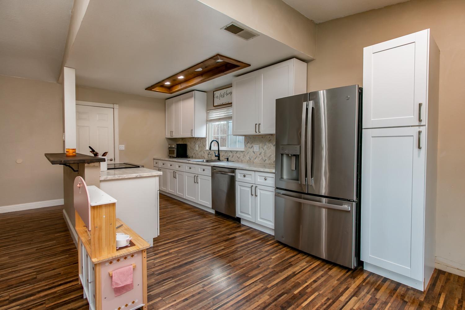 Detail Gallery Image 4 of 28 For 9192 Pershing Ave, Orangevale,  CA 95662 - 3 Beds | 2 Baths