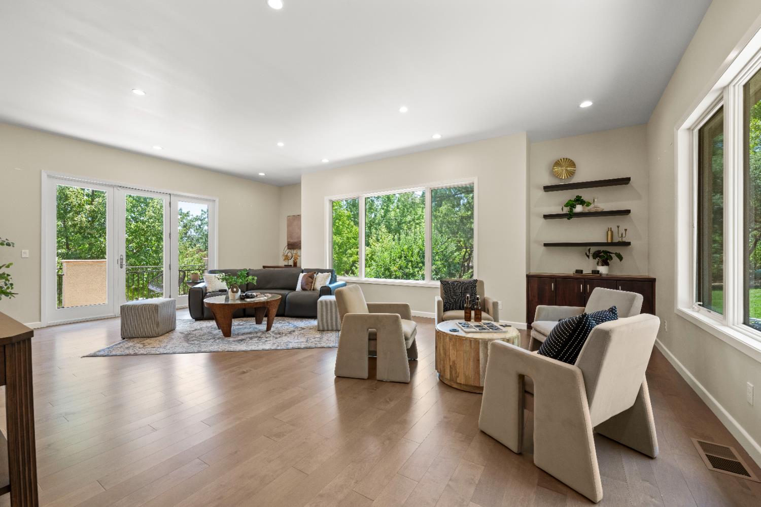 Detail Gallery Image 17 of 98 For 4324 Carlson Ct, Shingle Springs,  CA 95682 - 6 Beds | 6/3 Baths