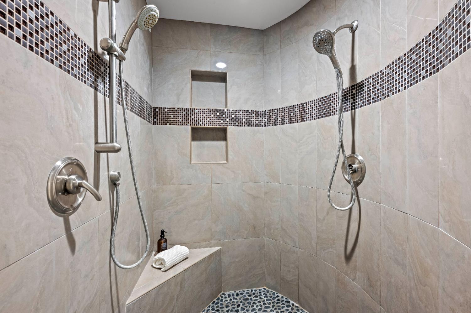 Detail Gallery Image 42 of 98 For 4324 Carlson Ct, Shingle Springs,  CA 95682 - 6 Beds | 6/3 Baths