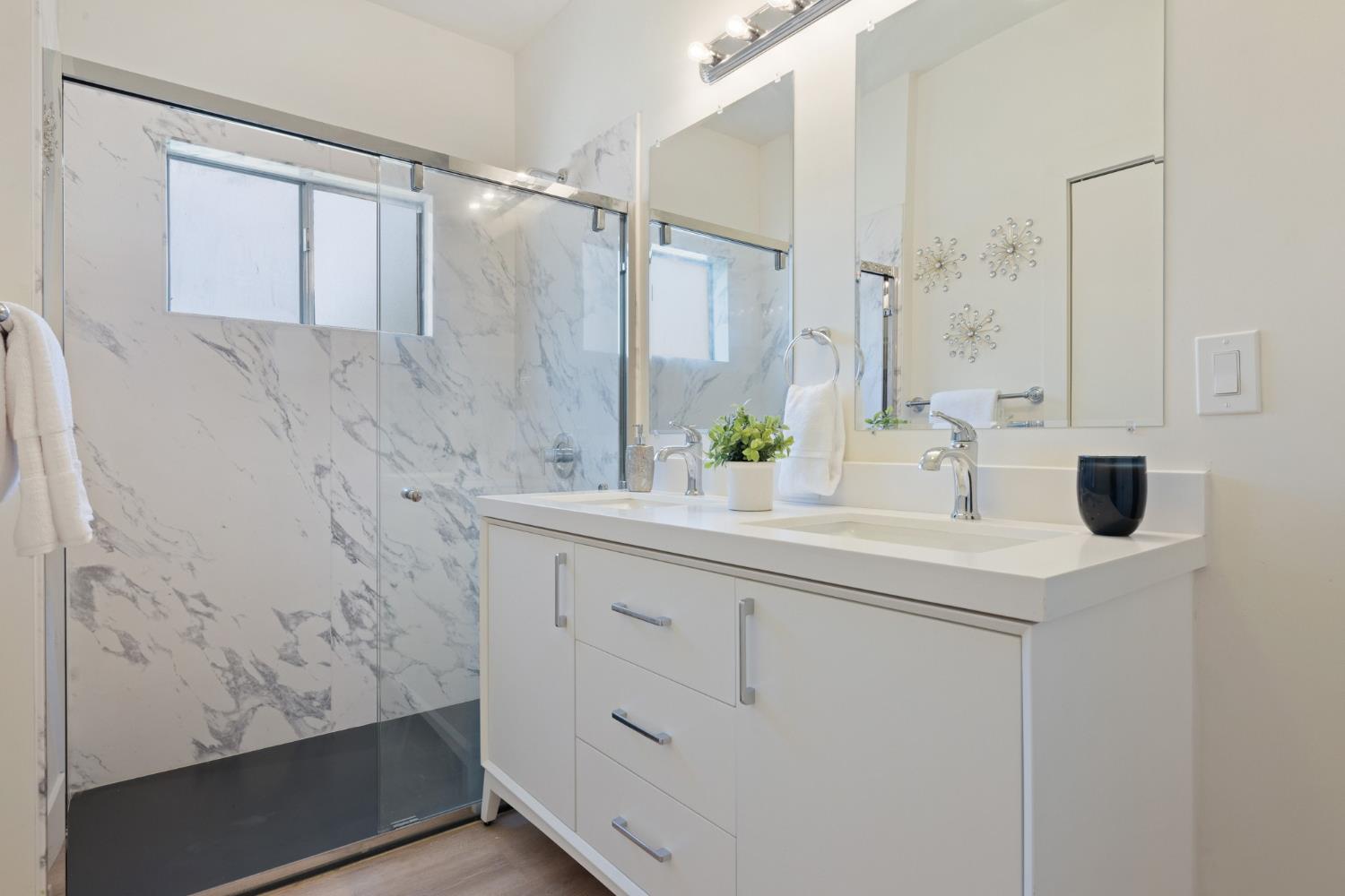 Detail Gallery Image 31 of 47 For 143 N Lincoln Ave, Manteca,  CA 95336 - 4 Beds | 4/3 Baths
