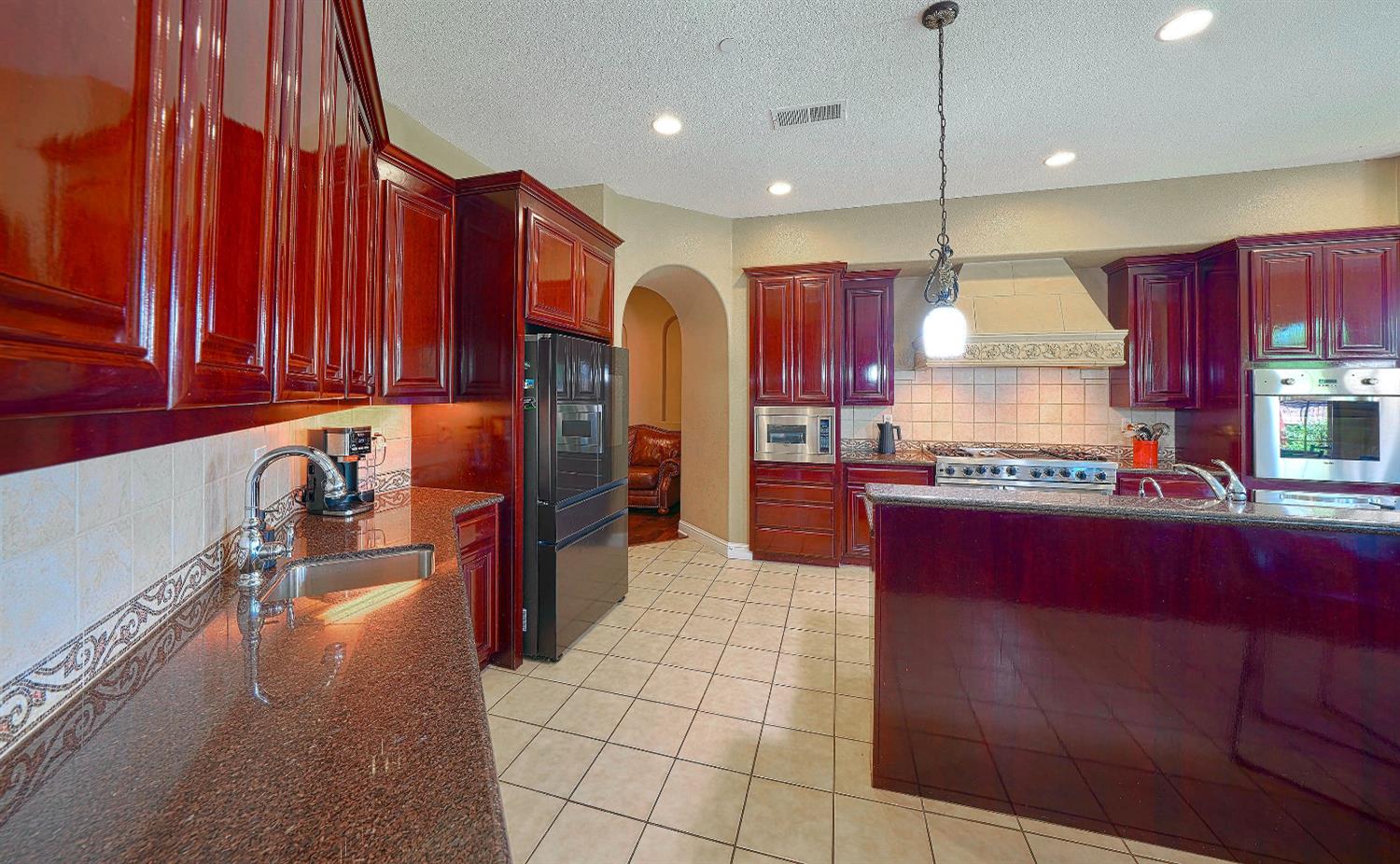 Detail Gallery Image 8 of 97 For 1340 Bella Cir, Lincoln,  CA 95648 - 7 Beds | 5 Baths