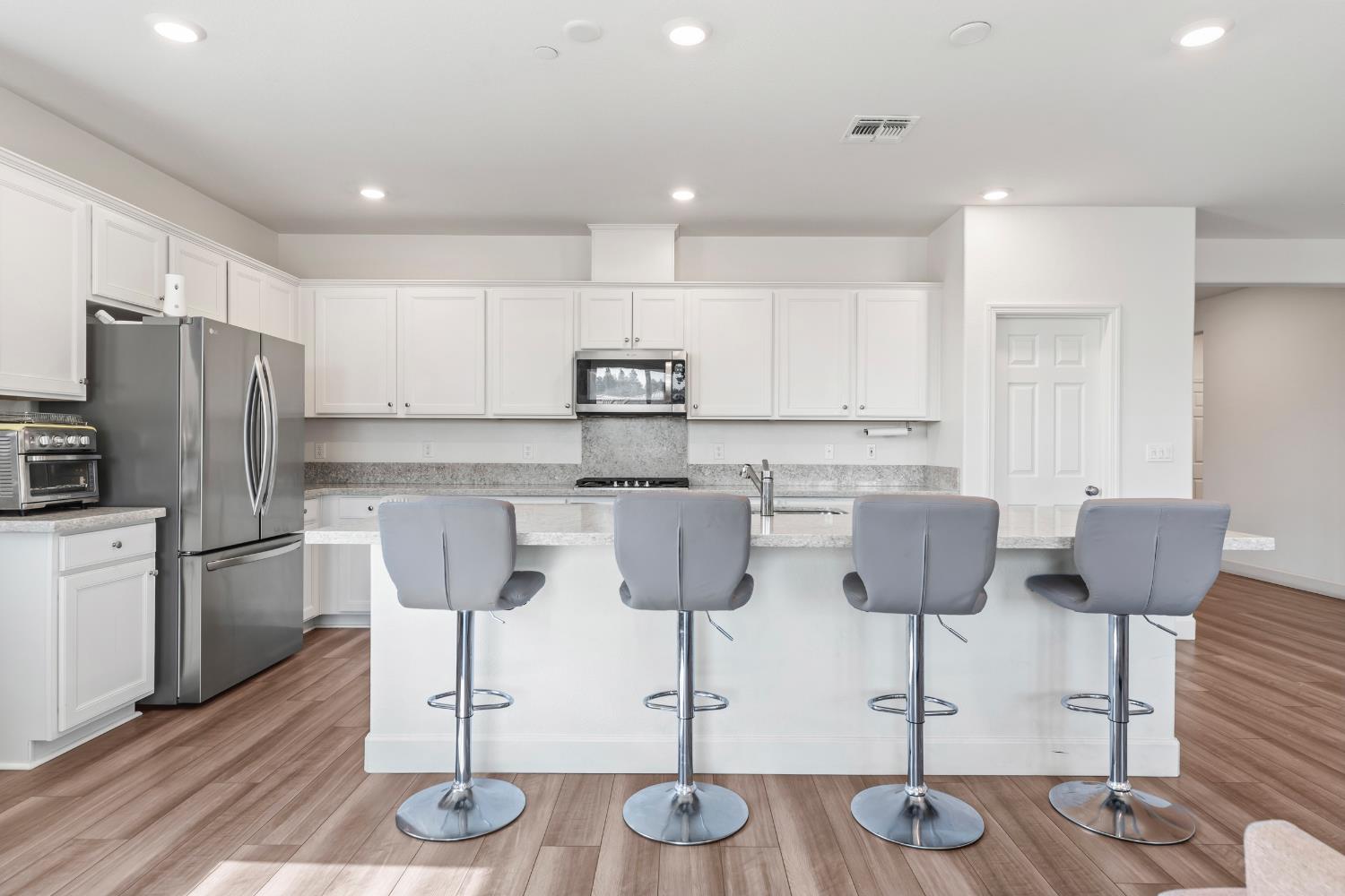 Detail Gallery Image 33 of 49 For 2825 Meadowbrook Ln, Turlock,  CA 95382 - 5 Beds | 3/1 Baths