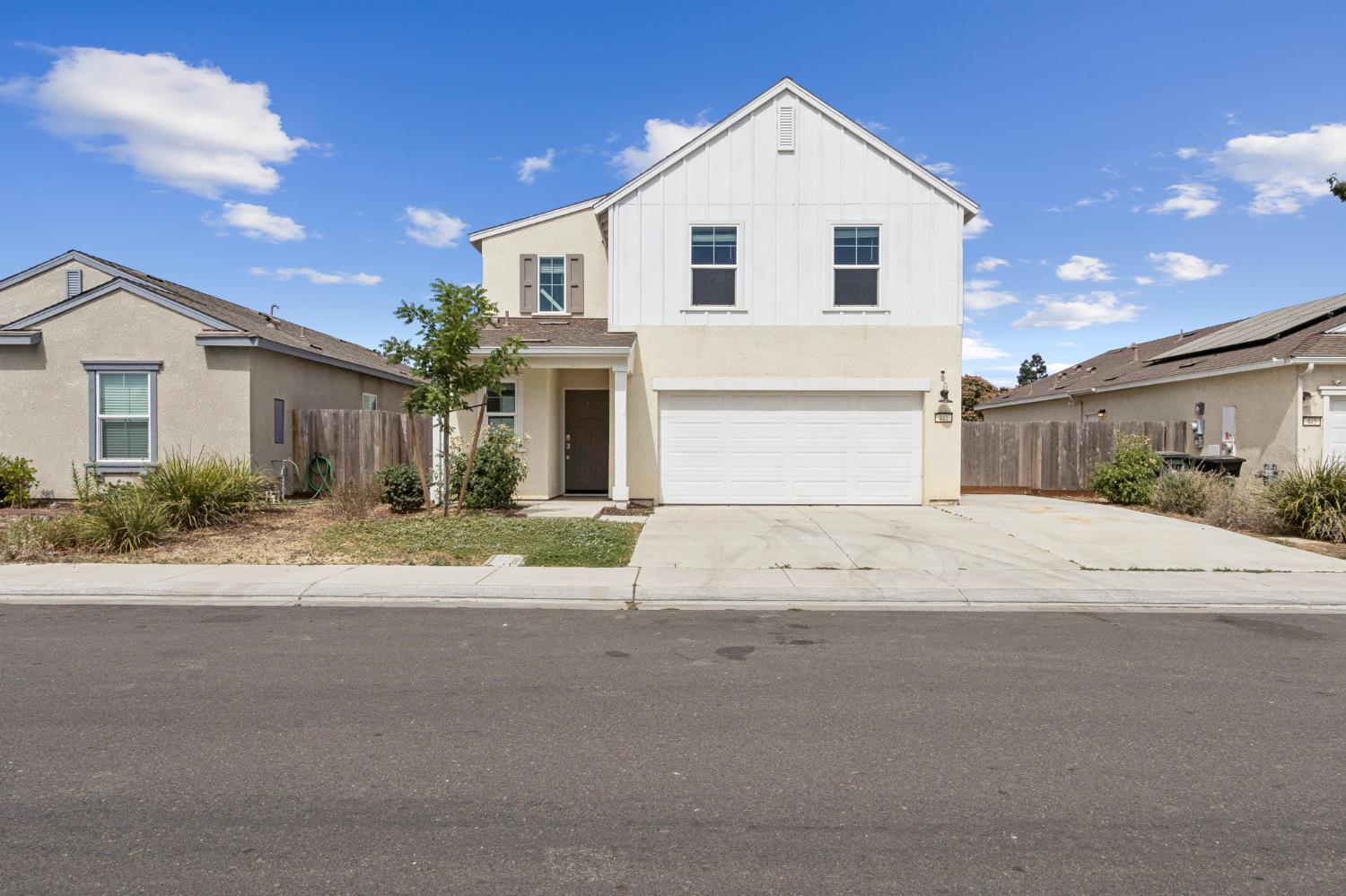 Detail Gallery Image 1 of 30 For 441 Stei N, Waterford,  CA 95385 - 4 Beds | 2/1 Baths