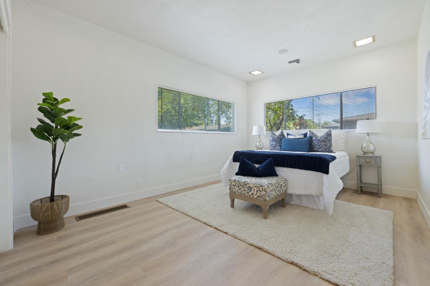 Detail Gallery Image 25 of 47 For 143 N Lincoln Ave, Manteca,  CA 95336 - 4 Beds | 4/3 Baths