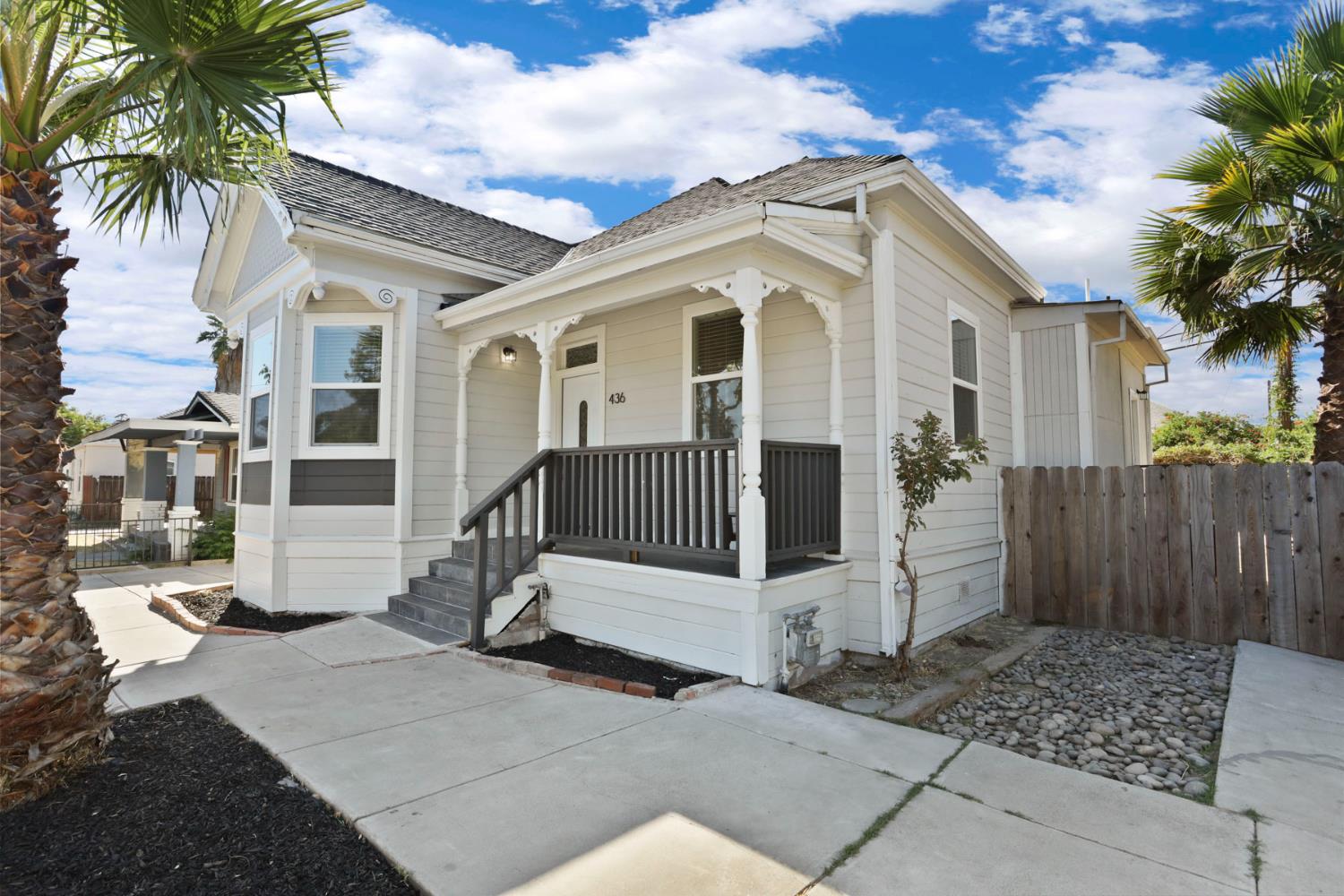 Detail Gallery Image 3 of 32 For 436 E Arcade St, Stockton,  CA 95204 - 3 Beds | 2 Baths