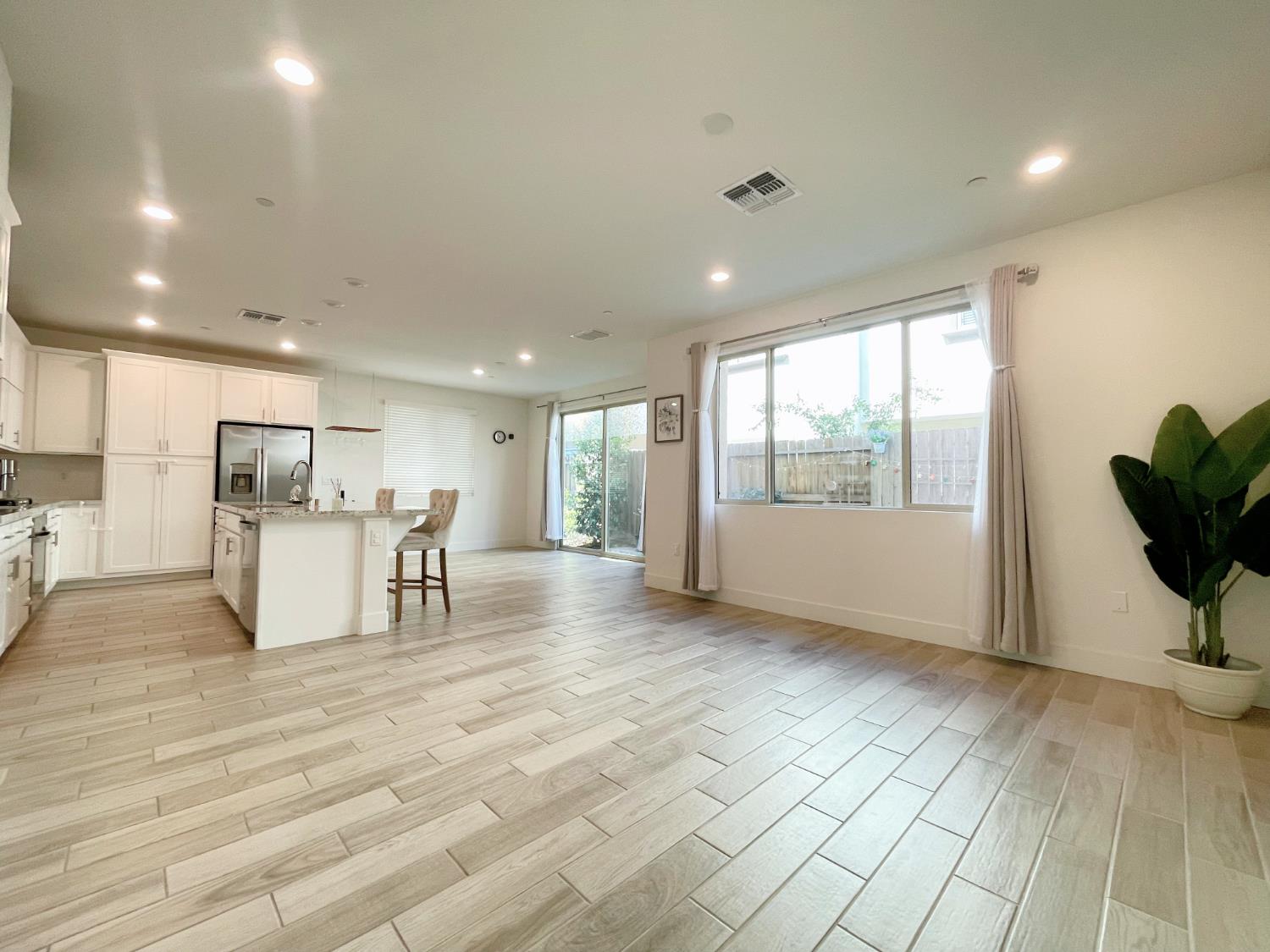 Detail Gallery Image 5 of 59 For 10622 Trill Way, Elk Grove,  CA 95757 - 3 Beds | 2/1 Baths