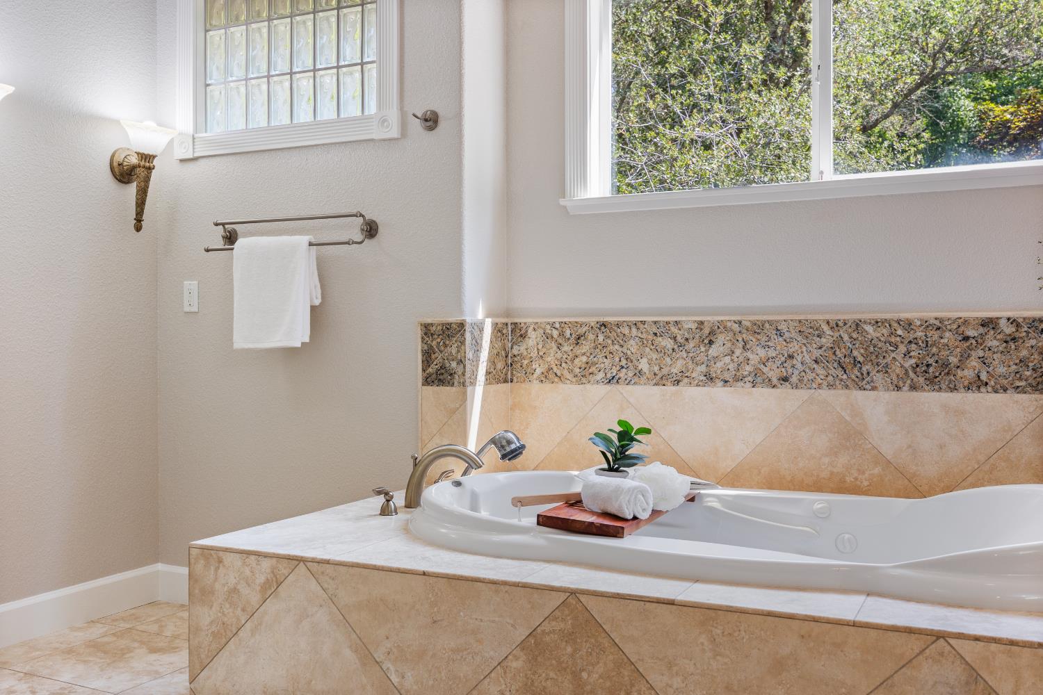 Detail Gallery Image 64 of 86 For 9740 Los Lagos Cir #NORTH,  Granite Bay,  CA 95746 - 4 Beds | 4/1 Baths