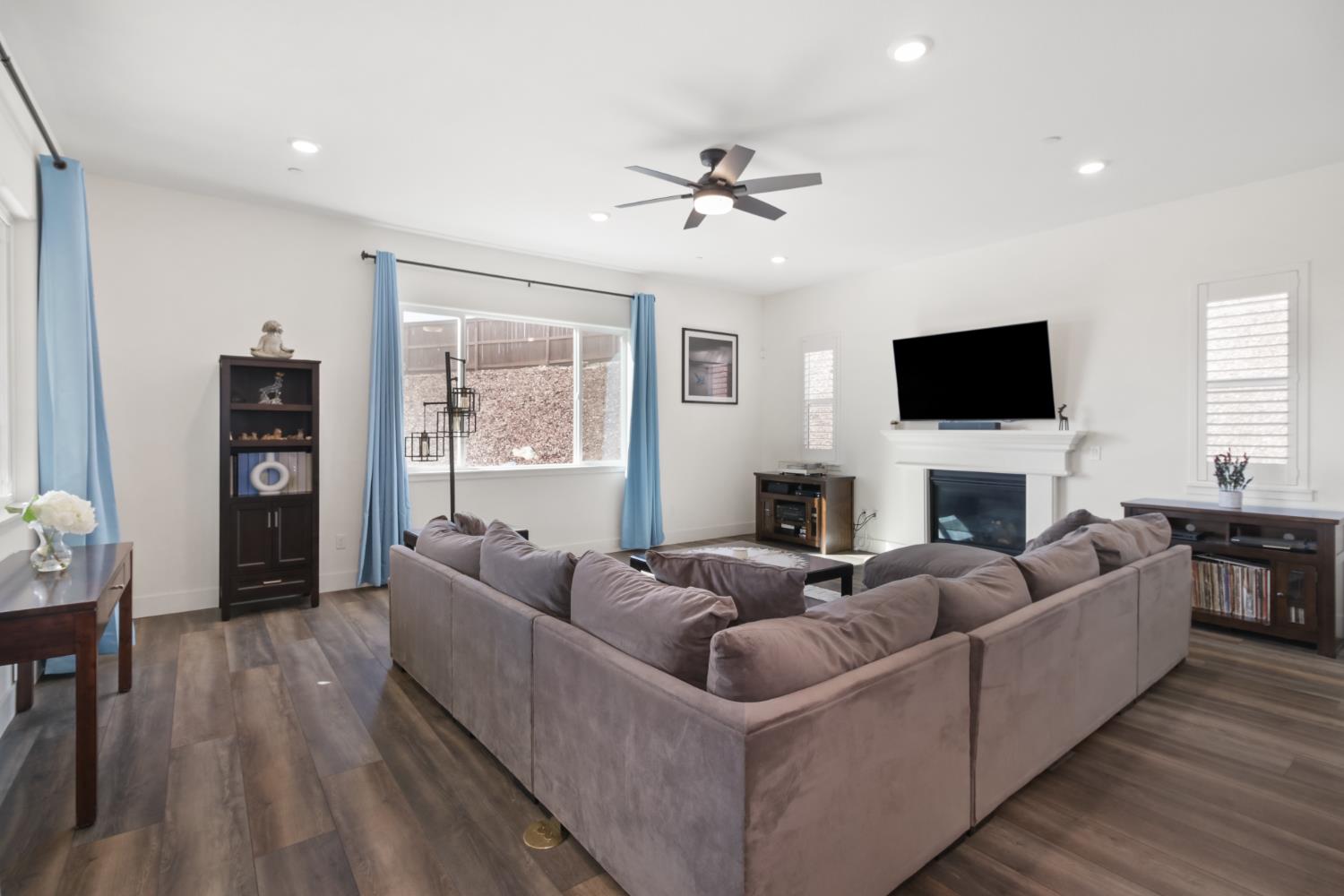 Detail Gallery Image 6 of 64 For 310 Milazzo Ct, El Dorado Hills,  CA 95762 - 3 Beds | 2/1 Baths