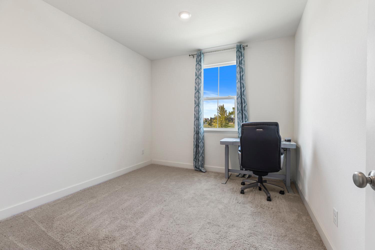 Detail Gallery Image 16 of 49 For 2825 Meadowbrook Ln, Turlock,  CA 95382 - 5 Beds | 3/1 Baths