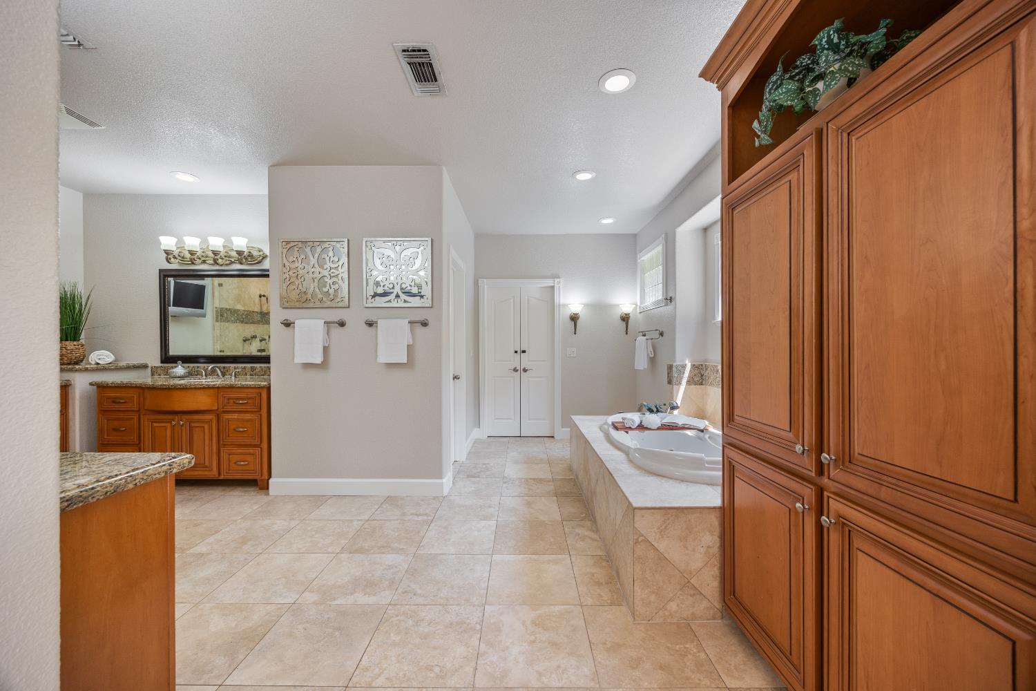 Detail Gallery Image 59 of 86 For 9740 Los Lagos Cir #NORTH,  Granite Bay,  CA 95746 - 4 Beds | 4/1 Baths