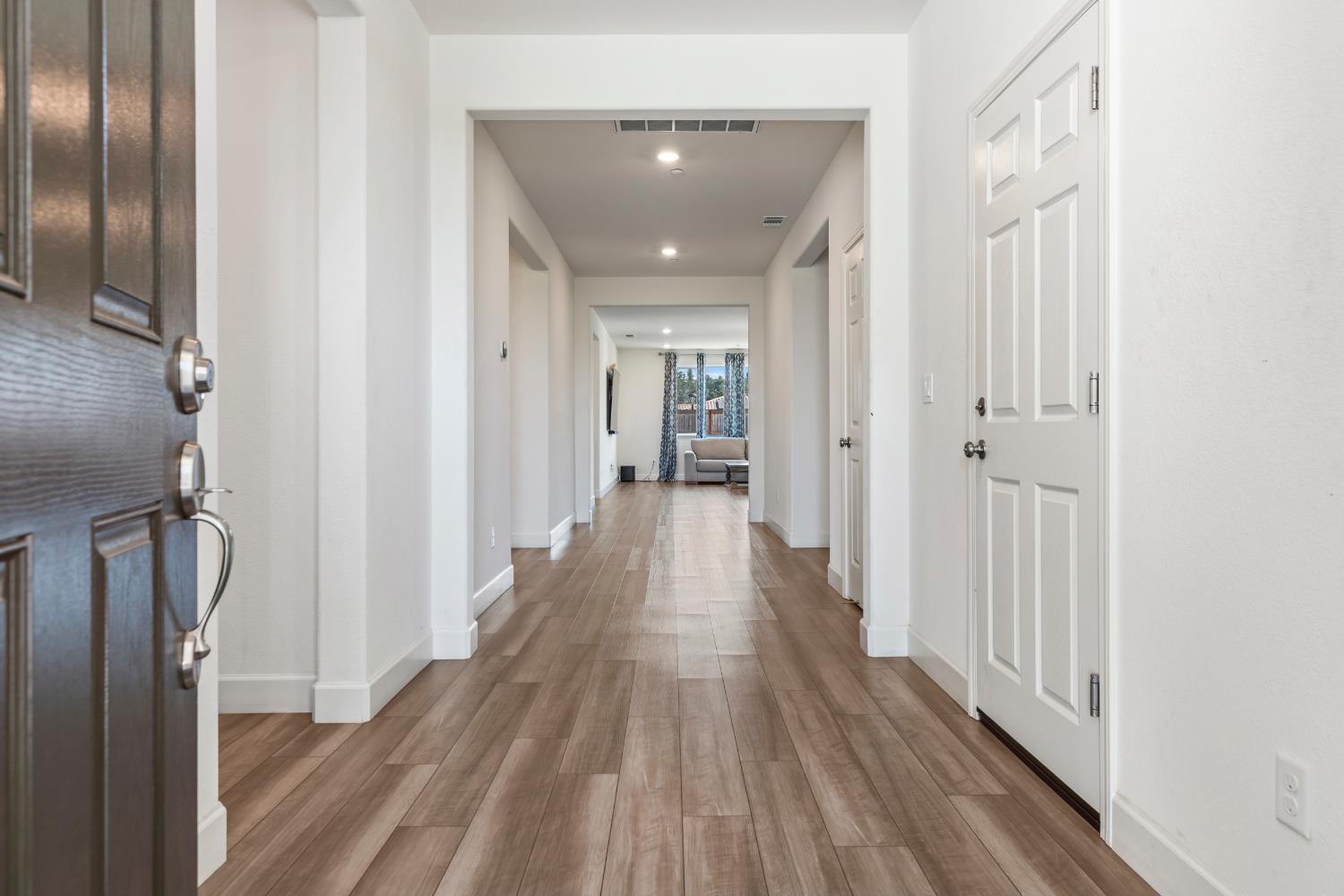 Detail Gallery Image 6 of 49 For 2825 Meadowbrook Ln, Turlock,  CA 95382 - 5 Beds | 3/1 Baths
