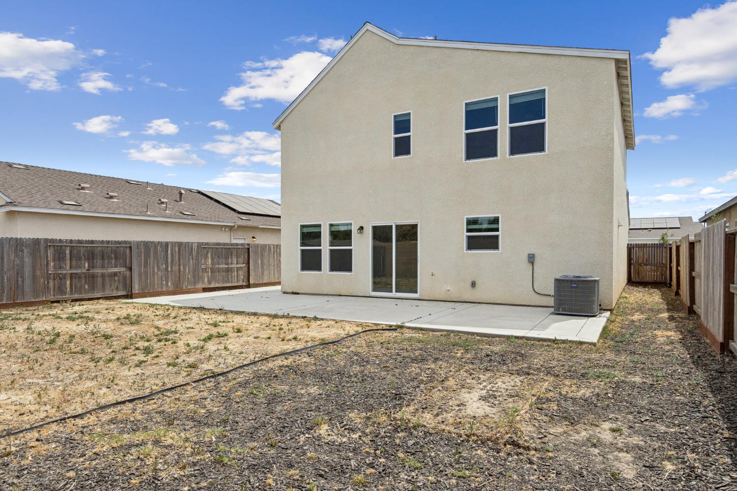 Detail Gallery Image 4 of 30 For 441 Stei N, Waterford,  CA 95385 - 4 Beds | 2/1 Baths