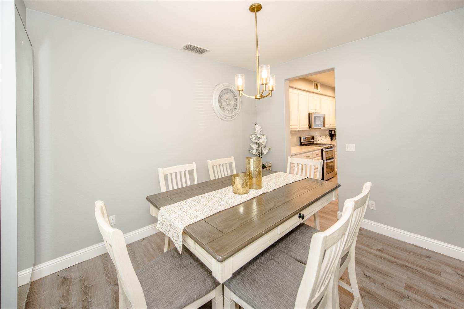 Detail Gallery Image 13 of 49 For 2373 Donner Pass Ave, Sacramento,  CA 95835 - 4 Beds | 2/1 Baths