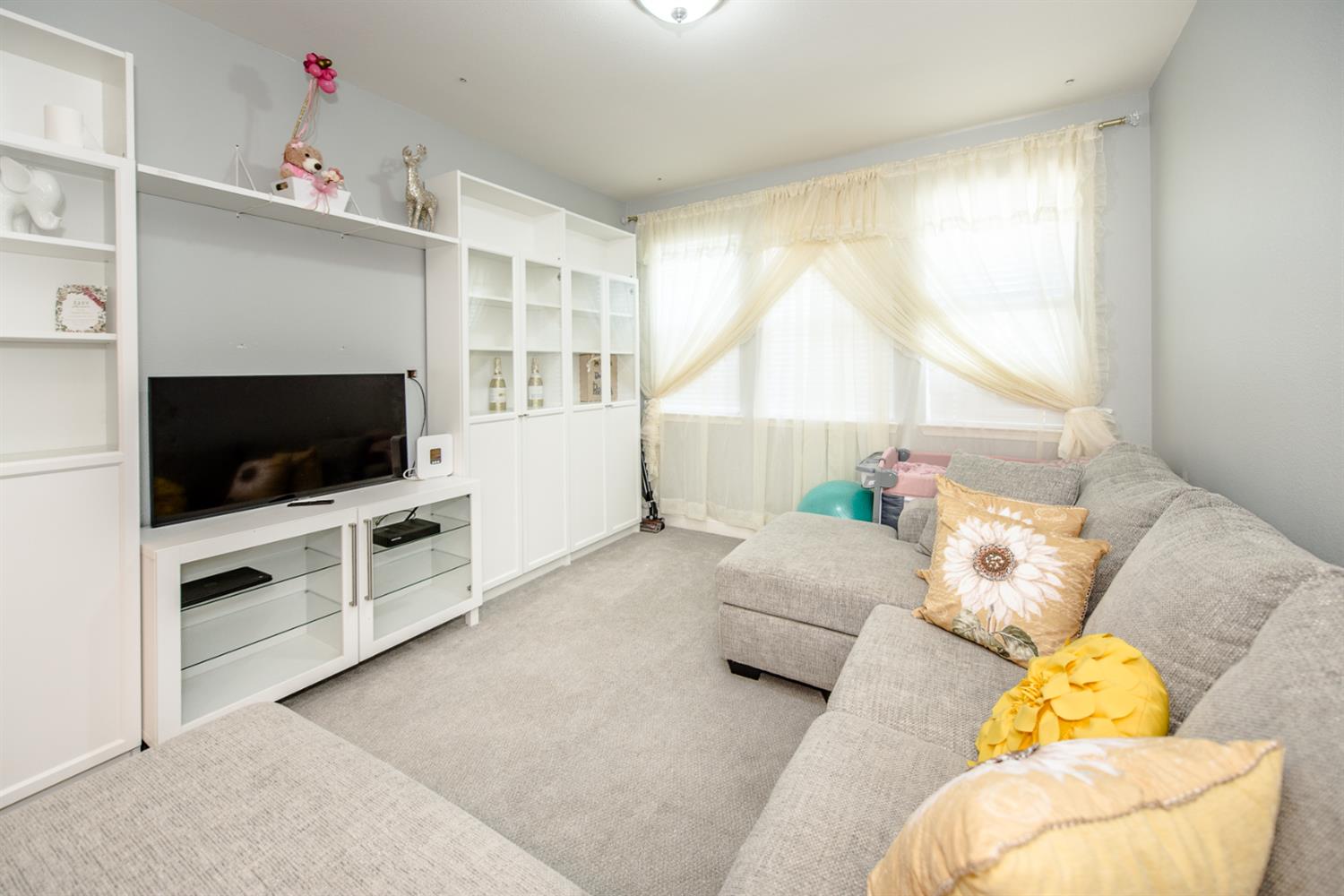 Detail Gallery Image 16 of 49 For 2373 Donner Pass Ave, Sacramento,  CA 95835 - 4 Beds | 2/1 Baths