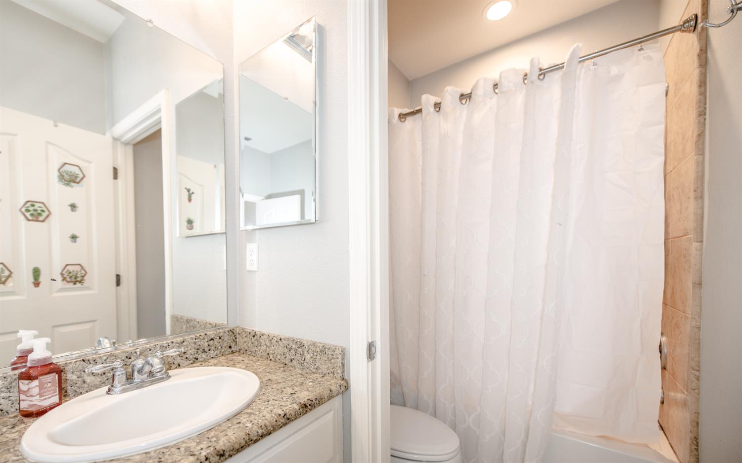 Detail Gallery Image 19 of 49 For 2373 Donner Pass Ave, Sacramento,  CA 95835 - 4 Beds | 2/1 Baths