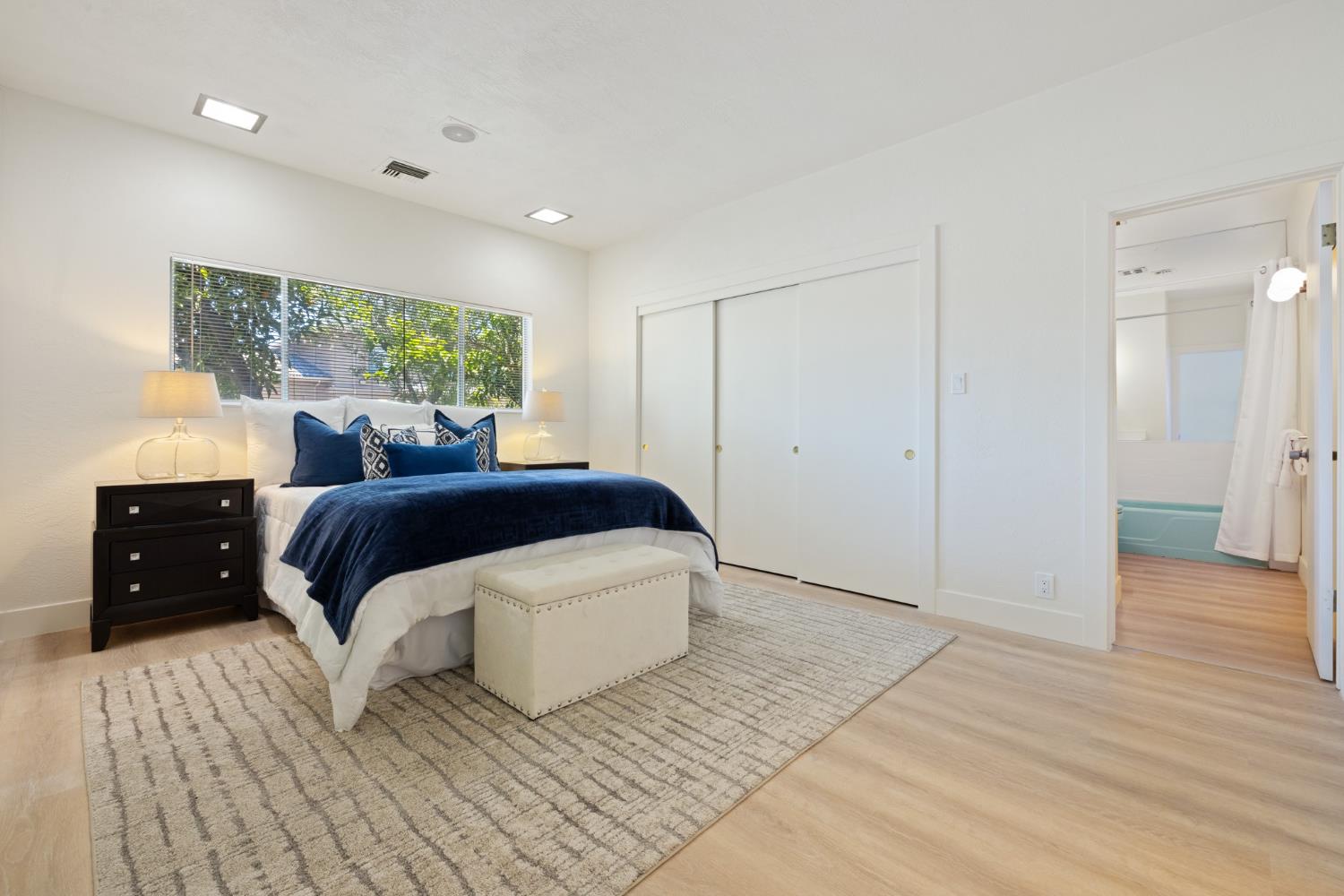 Detail Gallery Image 23 of 47 For 143 N Lincoln Ave, Manteca,  CA 95336 - 4 Beds | 4/3 Baths