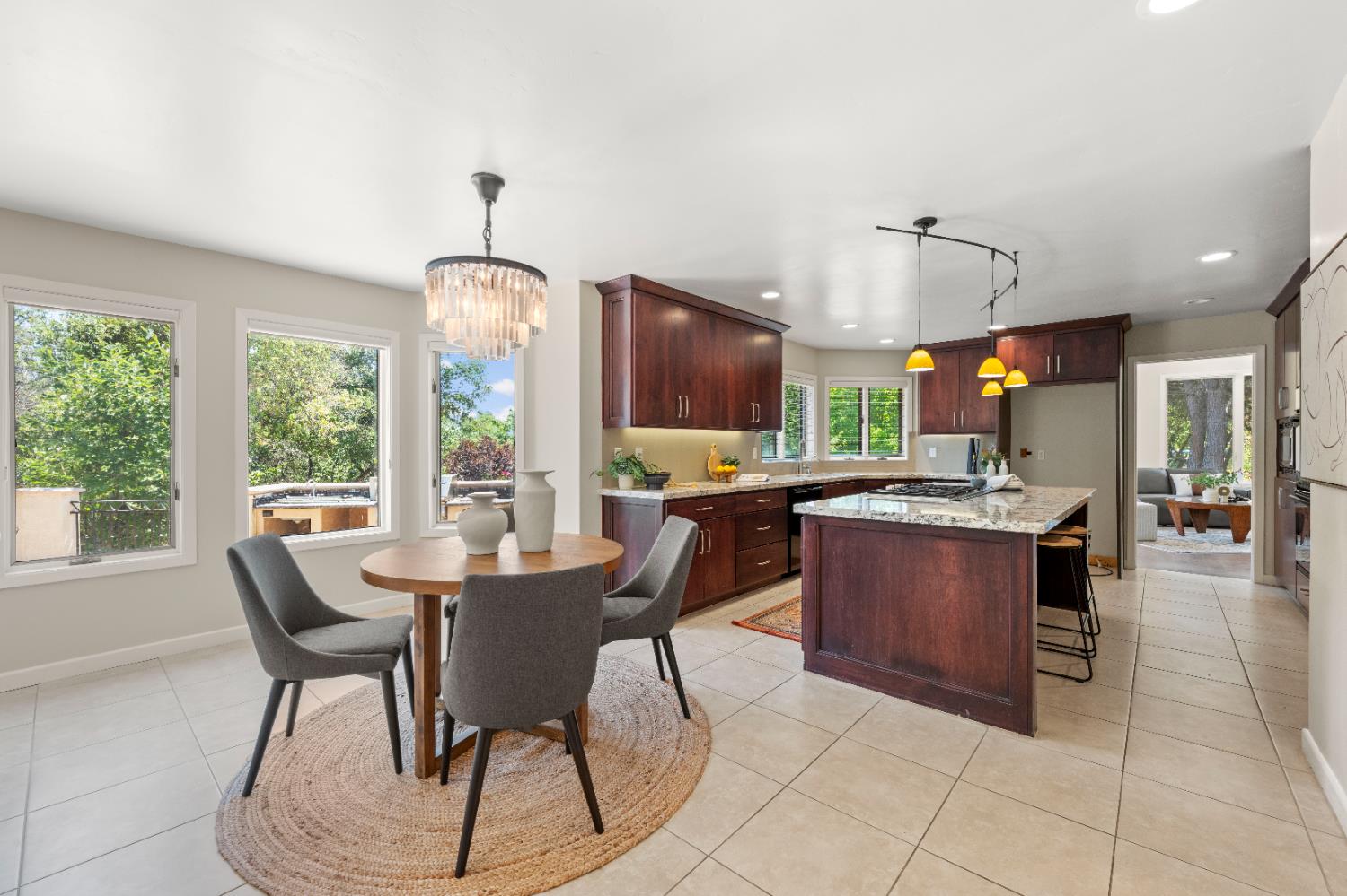 Detail Gallery Image 21 of 98 For 4324 Carlson Ct, Shingle Springs,  CA 95682 - 6 Beds | 6/3 Baths