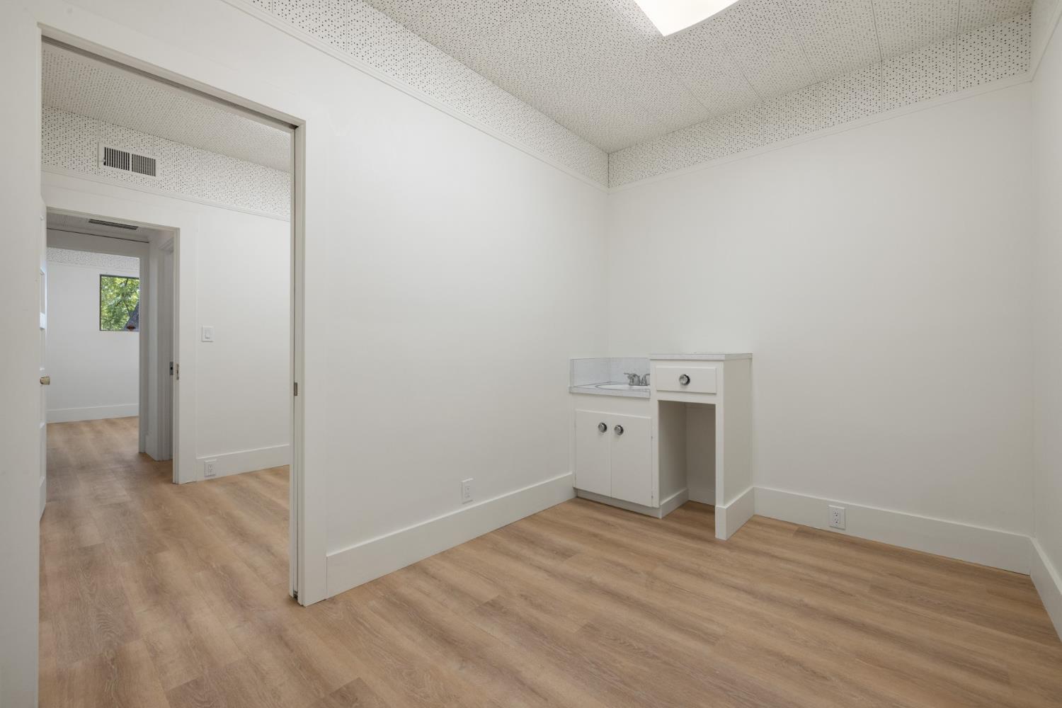 Detail Gallery Image 38 of 47 For 143 N Lincoln Ave, Manteca,  CA 95336 - 4 Beds | 4/3 Baths