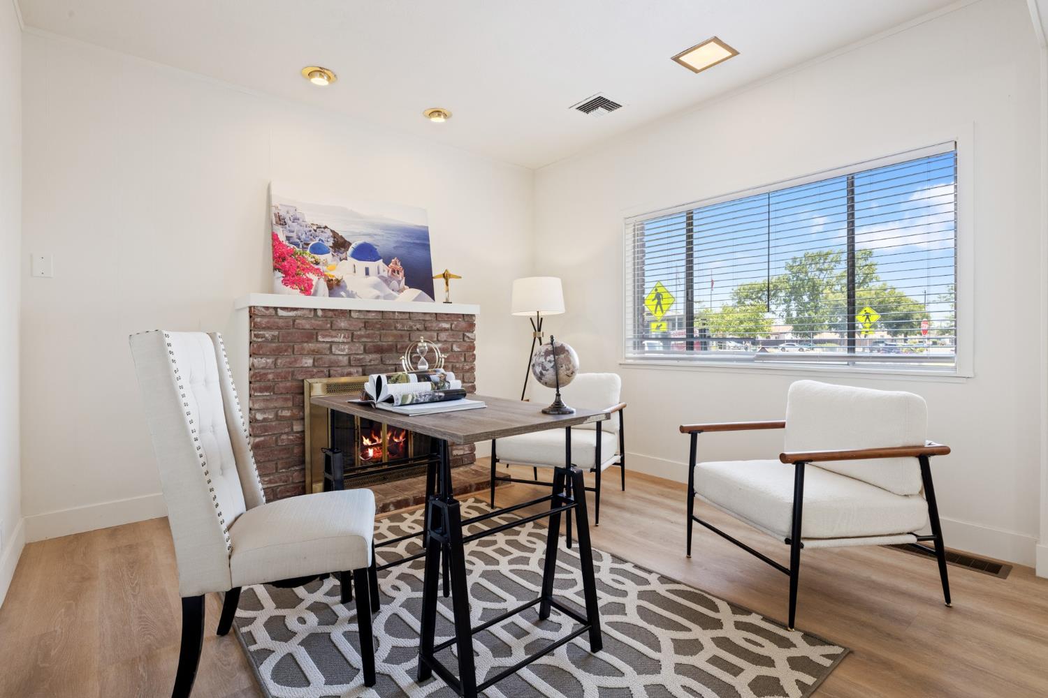 Detail Gallery Image 5 of 47 For 143 N Lincoln Ave, Manteca,  CA 95336 - 4 Beds | 4/3 Baths