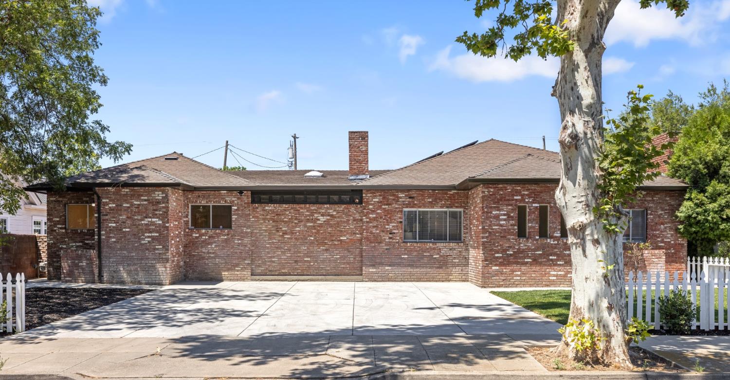 Detail Gallery Image 1 of 47 For 143 N Lincoln Ave, Manteca,  CA 95336 - 4 Beds | 4/3 Baths
