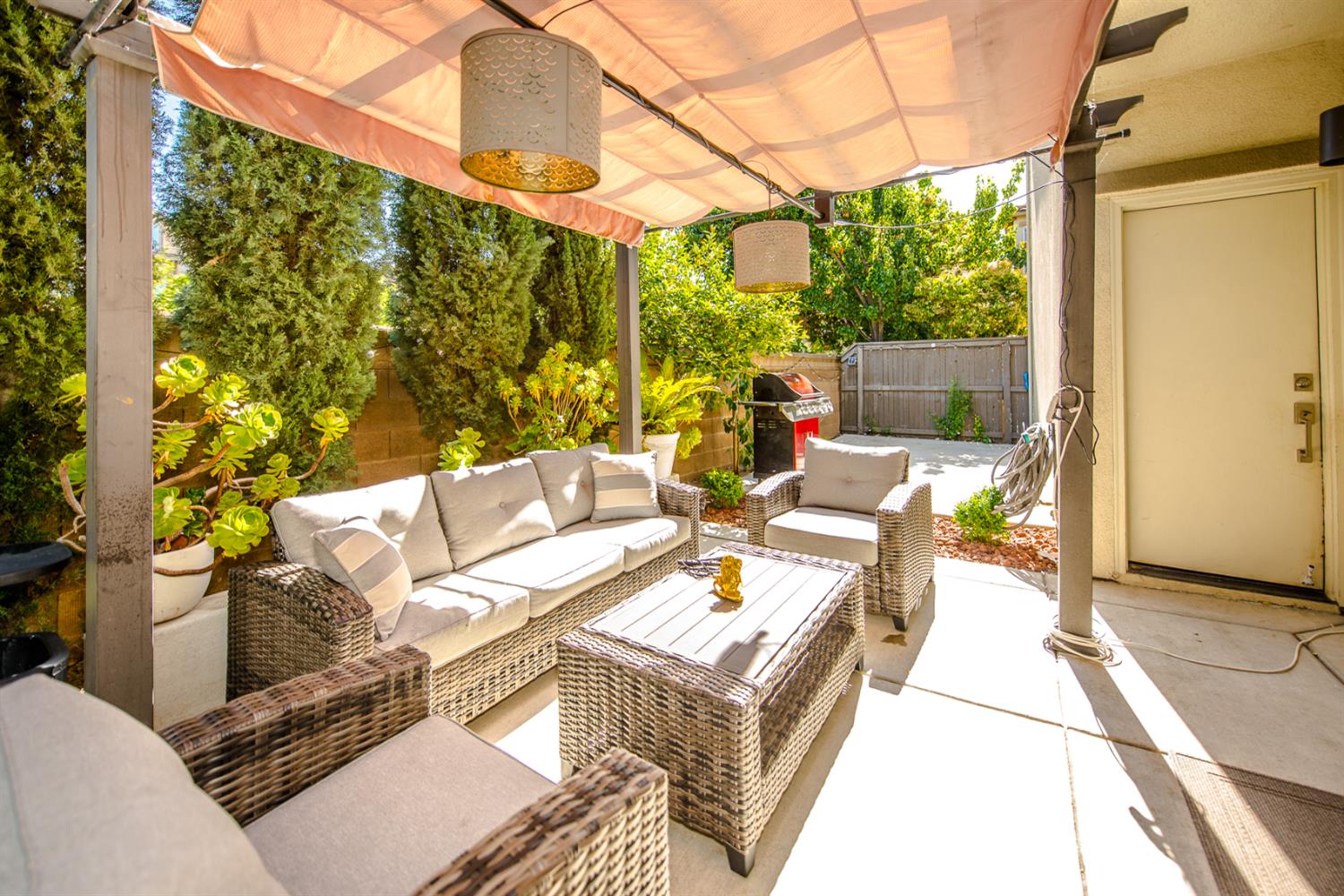 Detail Gallery Image 40 of 49 For 2373 Donner Pass Ave, Sacramento,  CA 95835 - 4 Beds | 2/1 Baths