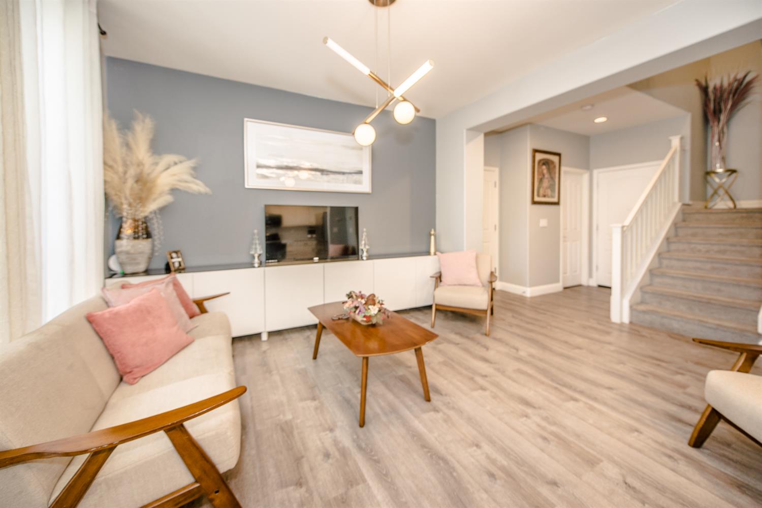 Detail Gallery Image 5 of 49 For 2373 Donner Pass Ave, Sacramento,  CA 95835 - 4 Beds | 2/1 Baths