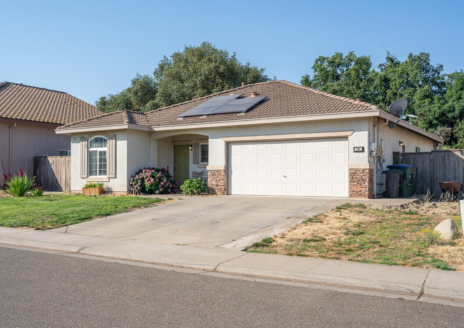 Detail Gallery Image 4 of 48 For 348 Eagle Dr, Ione,  CA 95640 - 3 Beds | 2 Baths