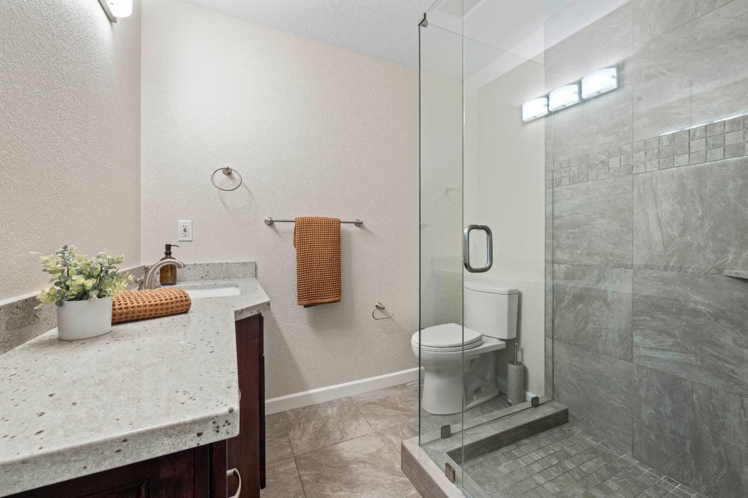 Detail Gallery Image 28 of 98 For 4324 Carlson Ct, Shingle Springs,  CA 95682 - 6 Beds | 6/3 Baths