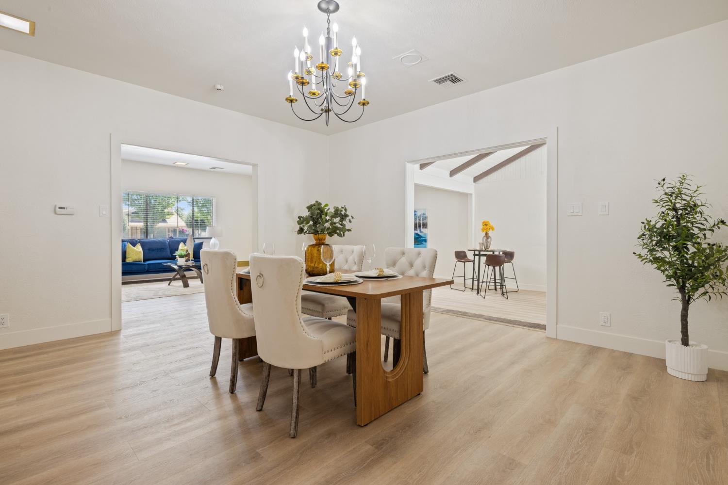 Detail Gallery Image 11 of 47 For 143 N Lincoln Ave, Manteca,  CA 95336 - 4 Beds | 4/3 Baths