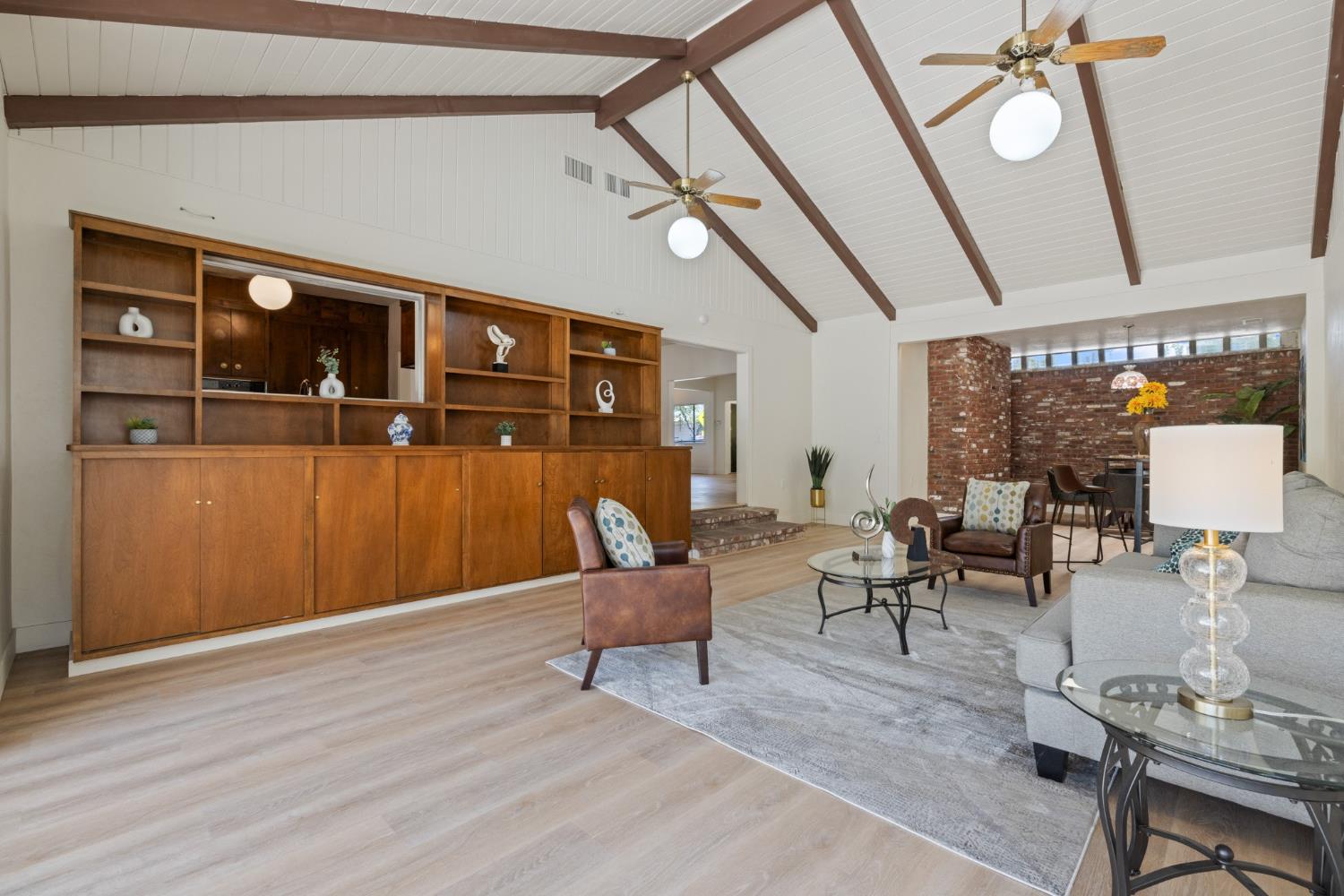 Detail Gallery Image 13 of 47 For 143 N Lincoln Ave, Manteca,  CA 95336 - 4 Beds | 4/3 Baths