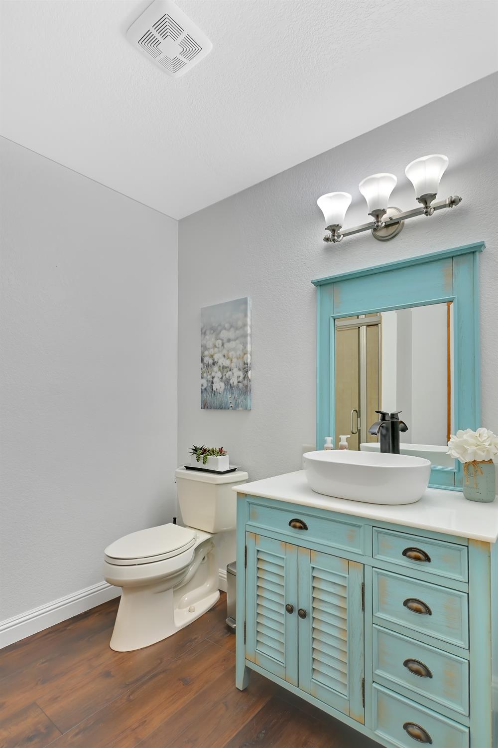 Detail Gallery Image 11 of 62 For 4710 Dea Way, Fair Oaks,  CA 95628 - 4 Beds | 3 Baths
