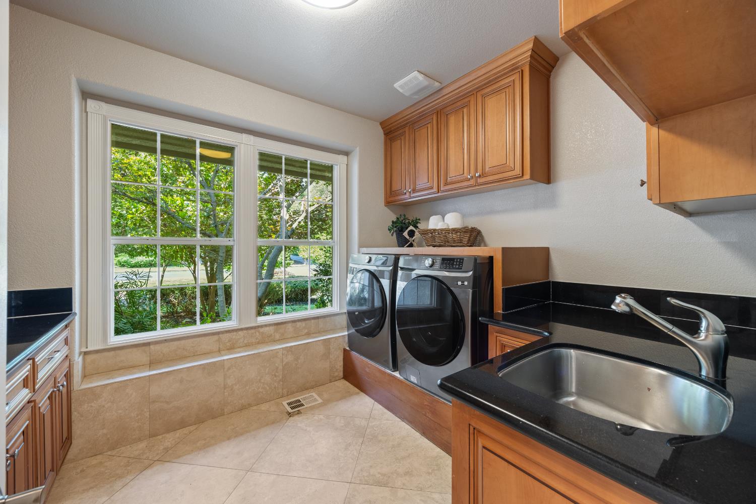 Detail Gallery Image 44 of 86 For 9740 Los Lagos Cir #NORTH,  Granite Bay,  CA 95746 - 4 Beds | 4/1 Baths