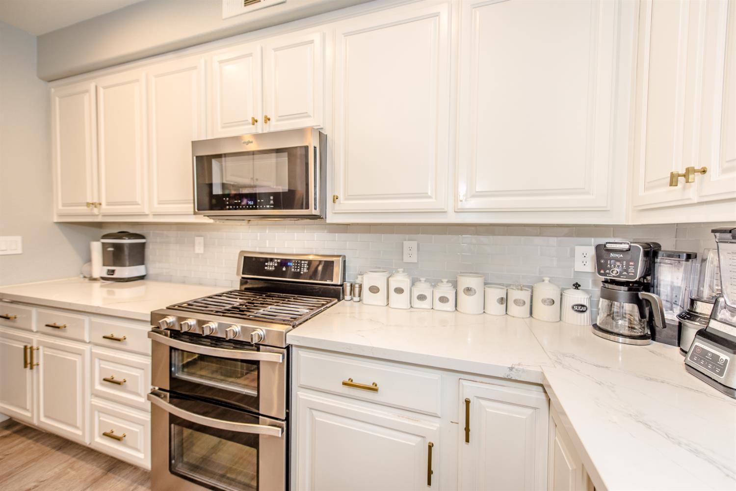 Detail Gallery Image 11 of 49 For 2373 Donner Pass Ave, Sacramento,  CA 95835 - 4 Beds | 2/1 Baths