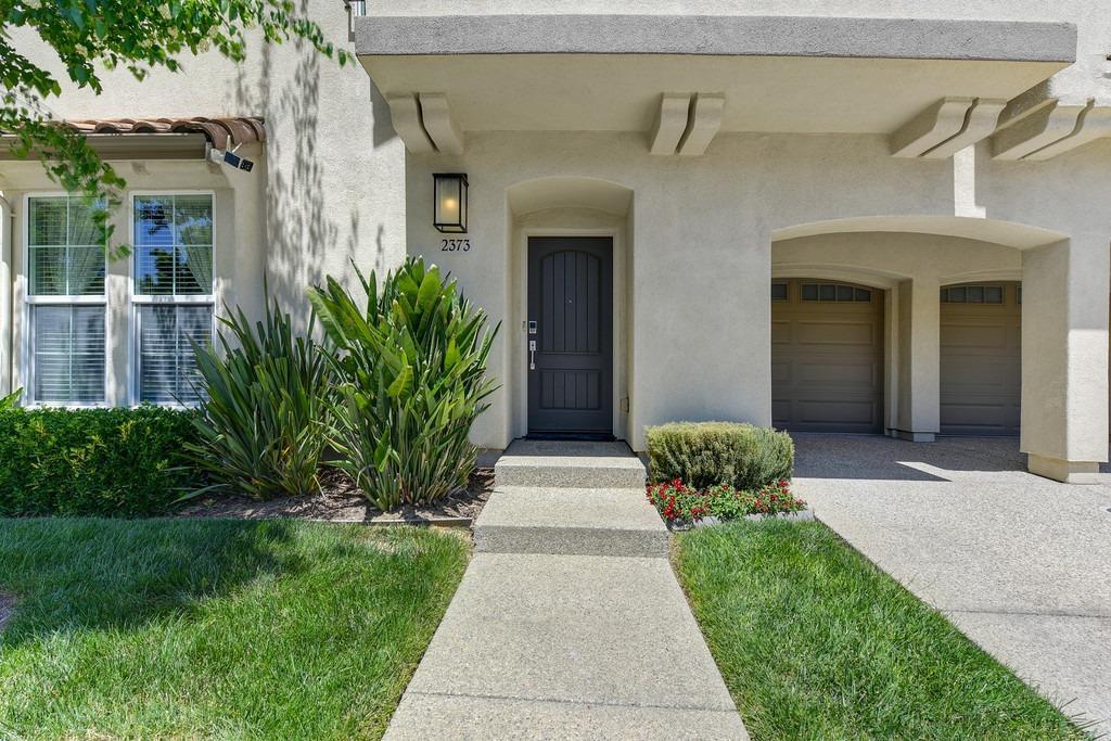 Detail Gallery Image 3 of 49 For 2373 Donner Pass Ave, Sacramento,  CA 95835 - 4 Beds | 2/1 Baths